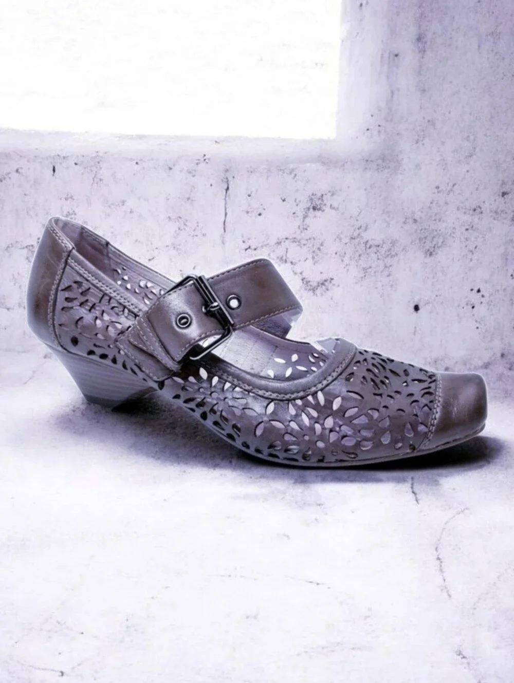 Roberto Santi Mary Jane Heels 38 8 Perforated Leather Square Toe Low Heel Shoes